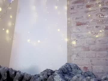 Foto porno roxxxie_reid ne arata tot la camera pe KUR.ro