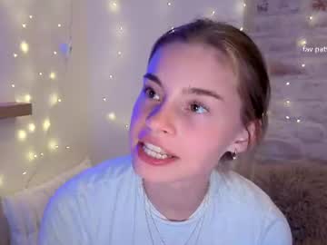 Foto porno roxxxie_reid ne arata tot la camera pe KUR.ro
