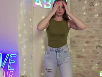 Foto porno roxxxie_reid ne arata tot la camera pe KUR.ro
