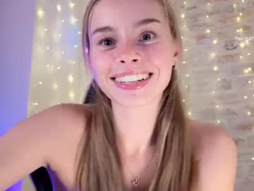 Foto porno roxxxie_reid ne arata tot la camera pe KUR.ro