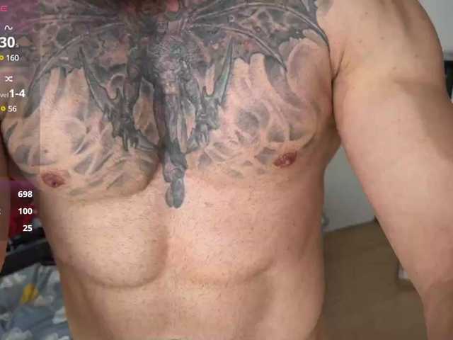 Foto porno rusbigpaul se dezbraca la web pe BongaCams pe KUR.ro