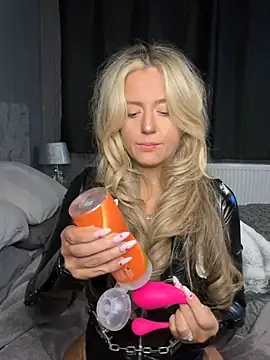 Foto porno sammie-99 descoperita pe video chat pe KUR.ro