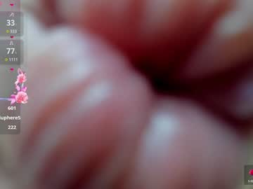Foto porno sassyt33n se dezbraca la web pe Chaturbate pe KUR.ro