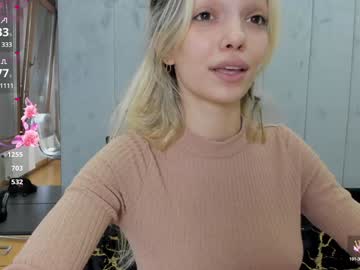 Foto porno sassyt33n se dezbraca la web pe Chaturbate pe KUR.ro