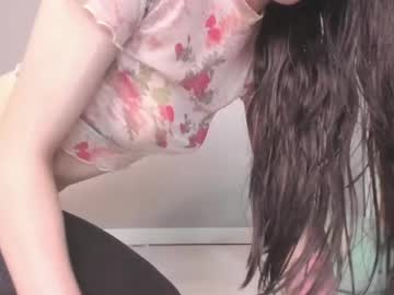 Foto porno schoolgirl19 se dezbraca la web pe Chaturbate pe KUR.ro