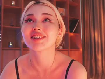 Foto porno seduza_hyun descoperita pe video chat pe KUR.ro