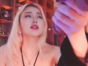 Foto porno seduza_hyun descoperita pe video chat pe KUR.ro