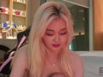 Foto porno seduza_hyun descoperita pe video chat pe KUR.ro