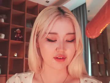 Foto porno seduza_hyun descoperita pe video chat pe KUR.ro