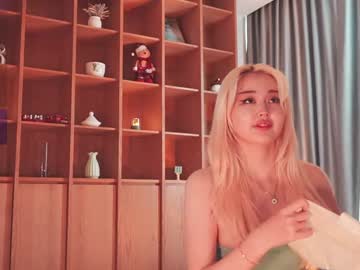 Foto porno seduza_hyun descoperita pe video chat pe KUR.ro