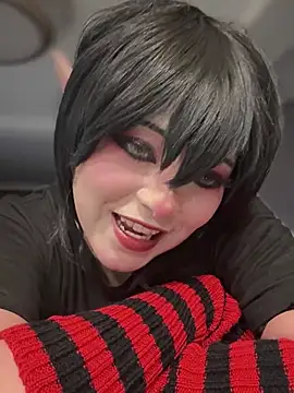 Foto porno cute-yay se dezbraca la web pe StripChat pe KUR.ro