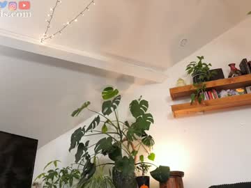 Foto porno Nebunii pe chat marca serareads pe KUR.ro