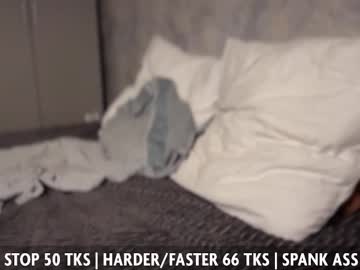 Foto porno sex_boooy_girl descoperita pe video chat pe KUR.ro