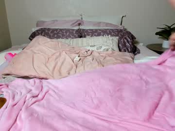 Foto porno sexxylaurab se dezbraca la web pe Chaturbate pe KUR.ro