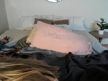 Foto porno Ganduri murdare cu sexxylaurab pe KUR.ro