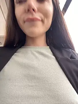 Foto porno shuggybaby se dezbraca la web pe StripChat pe KUR.ro