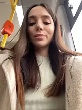 Foto porno shuggybaby se dezbraca la web pe StripChat pe KUR.ro