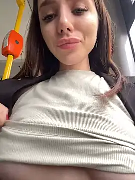 Foto porno shuggybaby se dezbraca la web pe StripChat pe KUR.ro