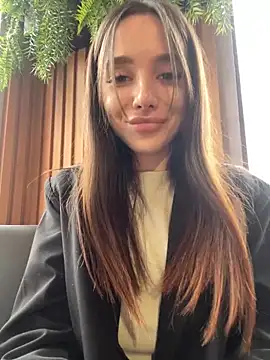 Foto porno shuggybaby se dezbraca la web pe StripChat pe KUR.ro