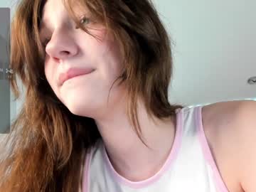 Foto porno shycinderella se dezbraca la web pe Chaturbate pe KUR.ro