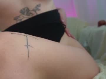 Foto porno shycinderella se dezbraca la web pe Chaturbate pe KUR.ro