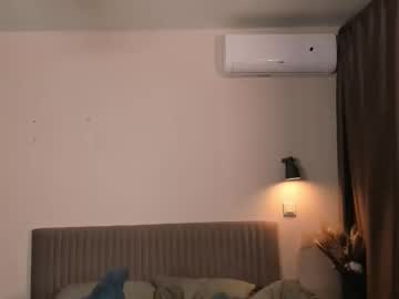 Foto porno silkencrave se dezbraca la web pe Chaturbate pe KUR.ro