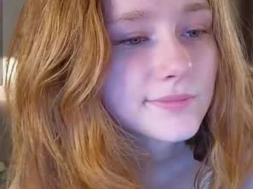 Foto porno silkencrave se dezbraca la web pe Chaturbate pe KUR.ro