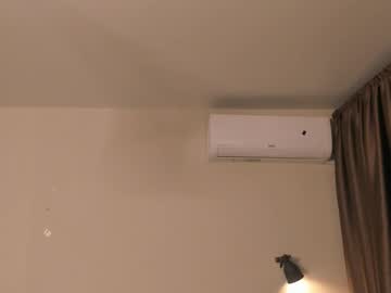 Foto porno silkencrave se dezbraca la web pe Chaturbate pe KUR.ro