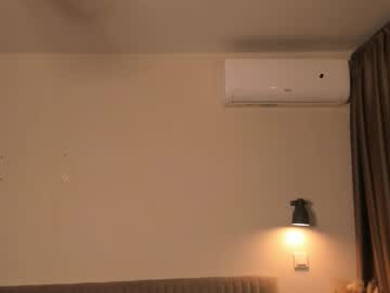 Foto porno silkencrave se dezbraca la web pe Chaturbate pe KUR.ro