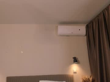 Foto porno silkencrave se dezbraca la web pe Chaturbate pe KUR.ro