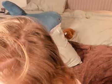 Foto porno silkencrave se dezbraca la web pe Chaturbate pe KUR.ro