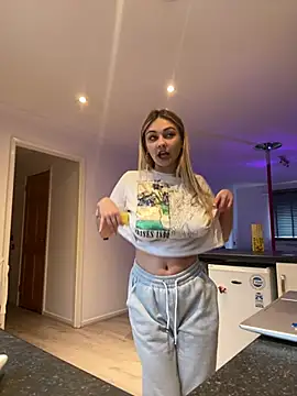 Foto porno Ce sexy este skyemorgan01 pe KUR.ro