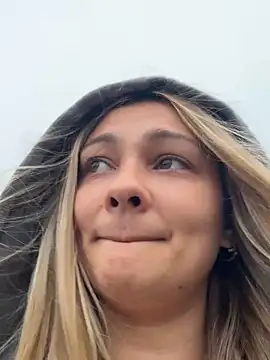Foto porno Ce sexy este skyemorgan01 pe KUR.ro