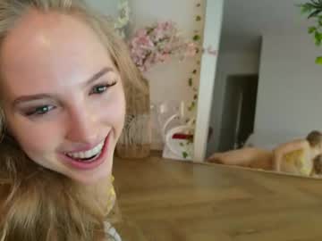 Foto porno sofiaaaxoxoxo se dezbraca la web pe Chaturbate pe KUR.ro