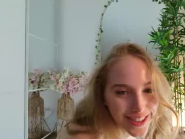 Foto porno sofiaaaxoxoxo se dezbraca la web pe Chaturbate pe KUR.ro
