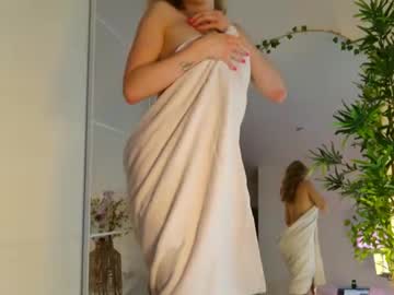 Foto porno sofiaaaxoxoxo se dezbraca la web pe Chaturbate pe KUR.ro