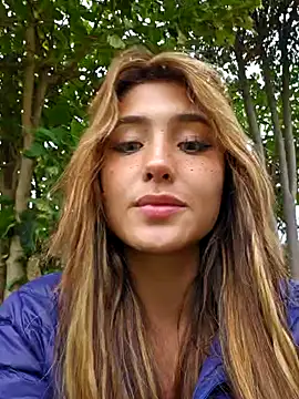 Foto porno sorpresa_x se dezbraca la web pe StripChat pe KUR.ro