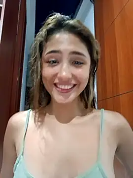 Foto porno sorpresa_x se dezbraca la web pe StripChat pe KUR.ro