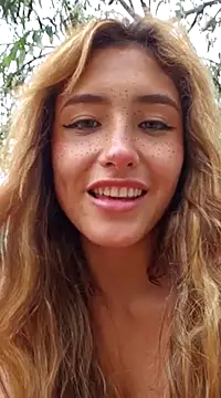 Foto porno sorpresa_x se dezbraca la web pe StripChat pe KUR.ro
