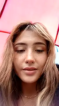 Foto porno sorpresa_x se dezbraca la web pe StripChat pe KUR.ro