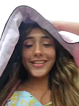 Foto porno sorpresa_x se dezbraca la web pe StripChat pe KUR.ro