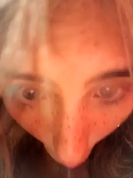 Foto porno sorpresa_x se dezbraca la web pe StripChat pe KUR.ro