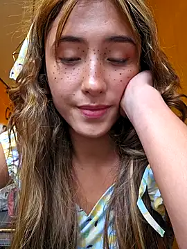 Foto porno sorpresa_x se dezbraca la web pe StripChat pe KUR.ro