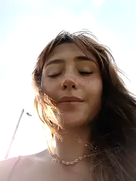 Foto porno sorpresa_x se dezbraca la web pe StripChat pe KUR.ro