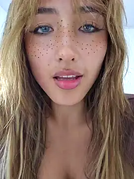 Foto porno sorpresa_x se dezbraca la web pe StripChat pe KUR.ro