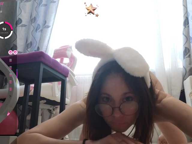 Foto porno sosgirl1994 ne arata tot la camera pe KUR.ro