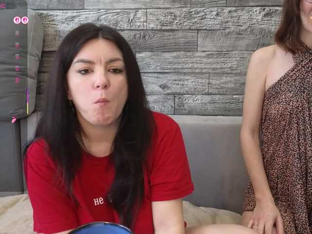 Foto porno sosgirl1994 ne arata tot la camera pe KUR.ro