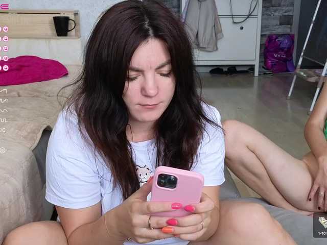 Foto porno sosgirl1994 ne arata tot la camera pe KUR.ro