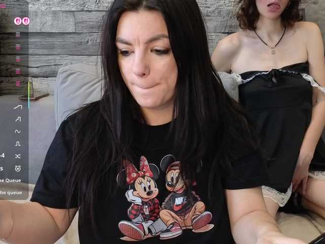 Foto porno sosgirl1994 ne arata tot la camera pe KUR.ro
