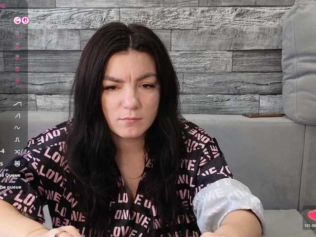 Foto porno sosgirl1994 ne arata tot la camera pe KUR.ro